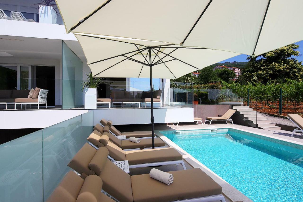 Stylish Apartment 100 M From The Beach Opatija Exteriör bild