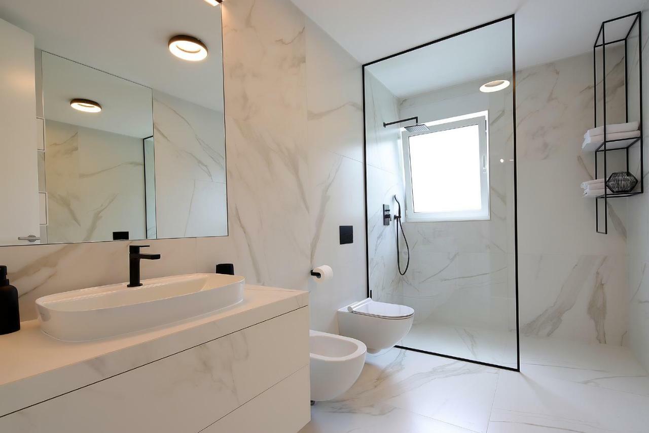 Stylish Apartment 100 M From The Beach Opatija Exteriör bild