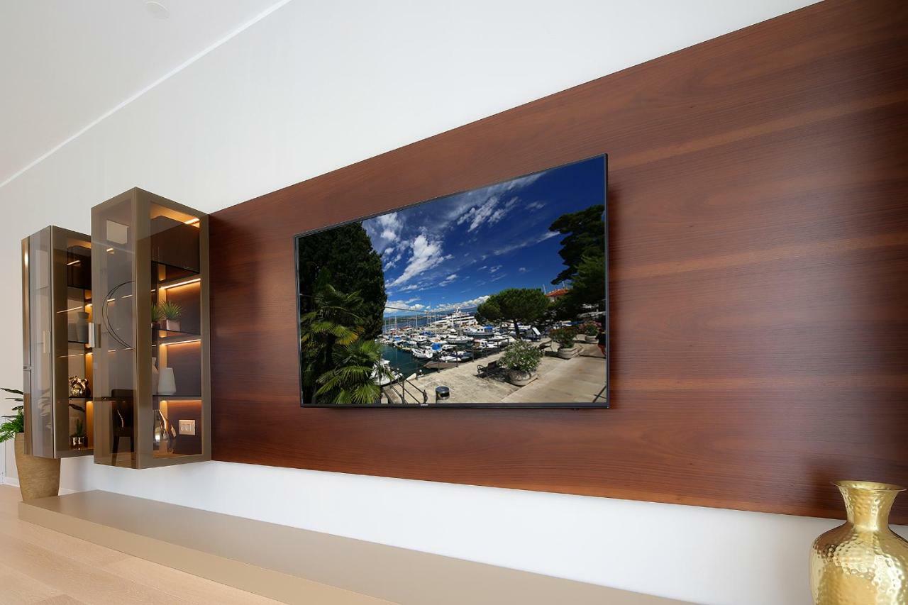 Stylish Apartment 100 M From The Beach Opatija Exteriör bild