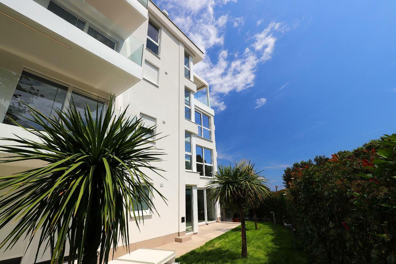 Stylish Apartment 100 M From The Beach Opatija Exteriör bild
