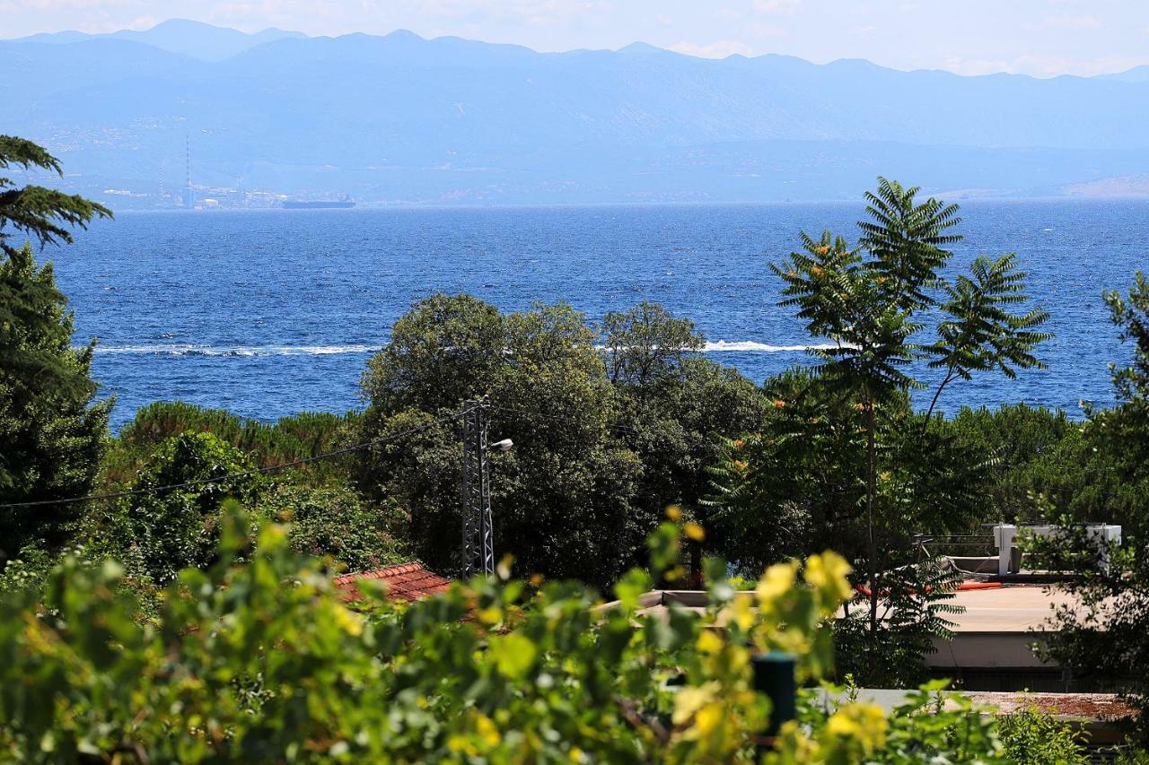 Stylish Apartment 100 M From The Beach Opatija Exteriör bild