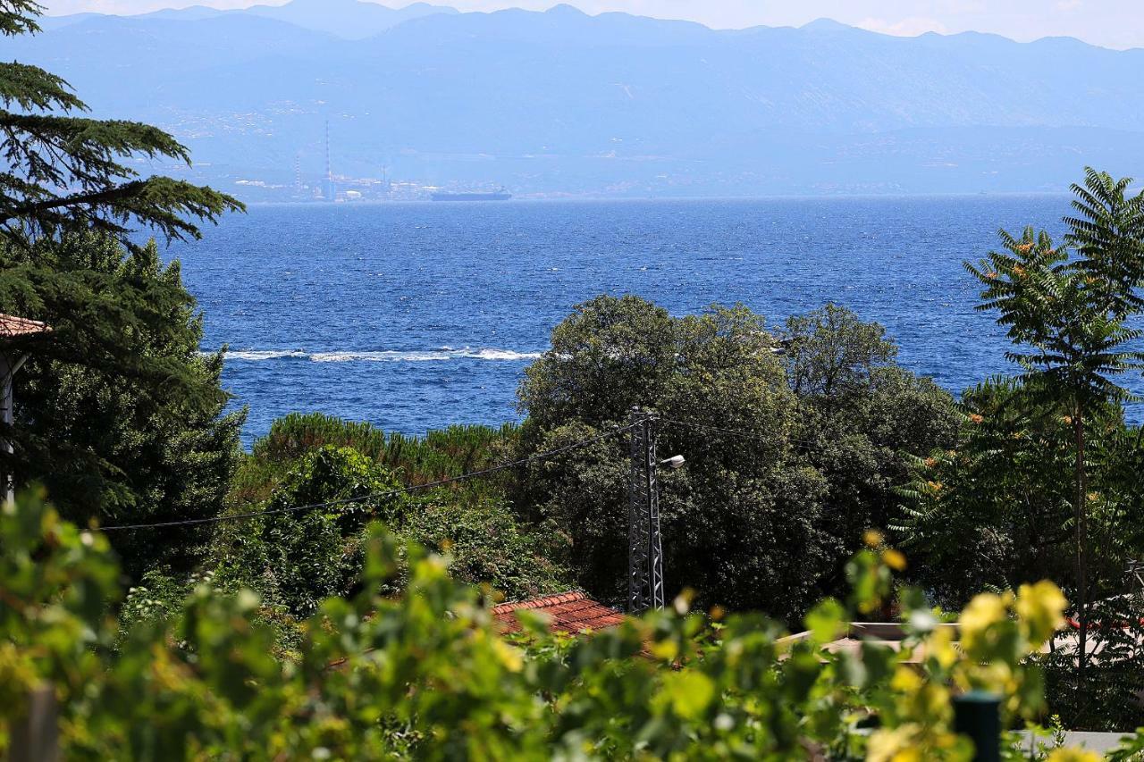 Stylish Apartment 100 M From The Beach Opatija Exteriör bild