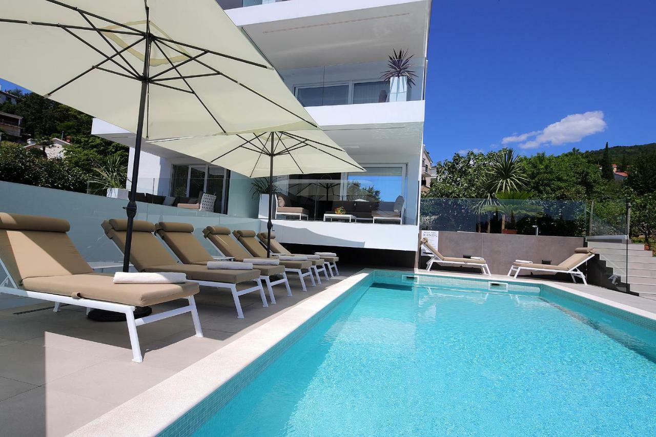 Stylish Apartment 100 M From The Beach Opatija Exteriör bild
